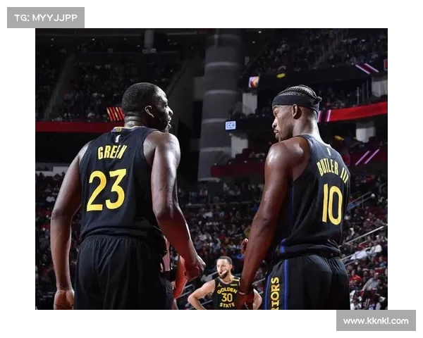 NBA焦点战火热来袭 超级巨星对决引爆全场球迷热情