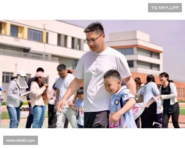 网球赛场激战正酣 音符与汗水交织成激情主题曲