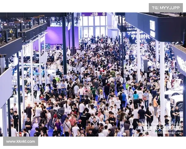 观众人数突破历史新高赛事盛况空前观众热情激增见证精彩时刻 观众人数突破历史新高赛事盛况空前观众热情激增见证精彩时刻