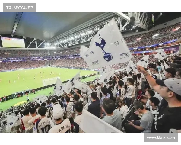 白衣红衣交织热刺看台 阿森纳球迷卧底香港行现场引热议 白衣红衣交织热刺看台 阿森纳球迷卧底香港行现场引热议